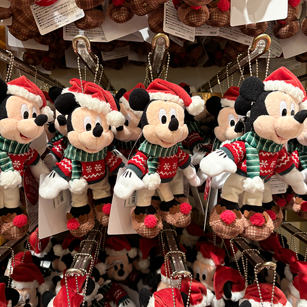 2024年発売のディズニー・クリスマス「ぬいぐるみバッジ」