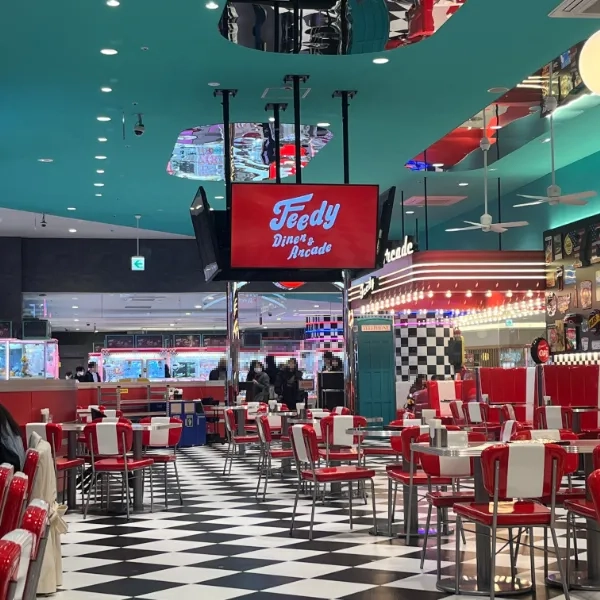 イオンモール茨木の4階にある「Feedy Diner＆Arcade（フィーディー・ダイナー・アンド・アーケード）」