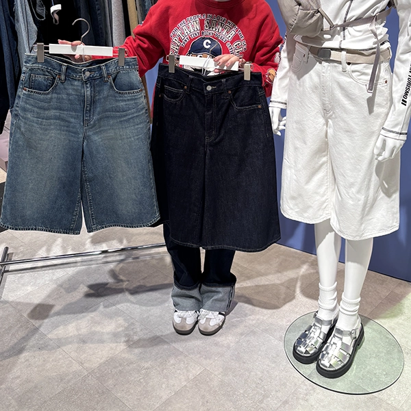 GU「2025 SPRING & SUMMER WOMEN's COLLECTION」の「デニムジョーツ」