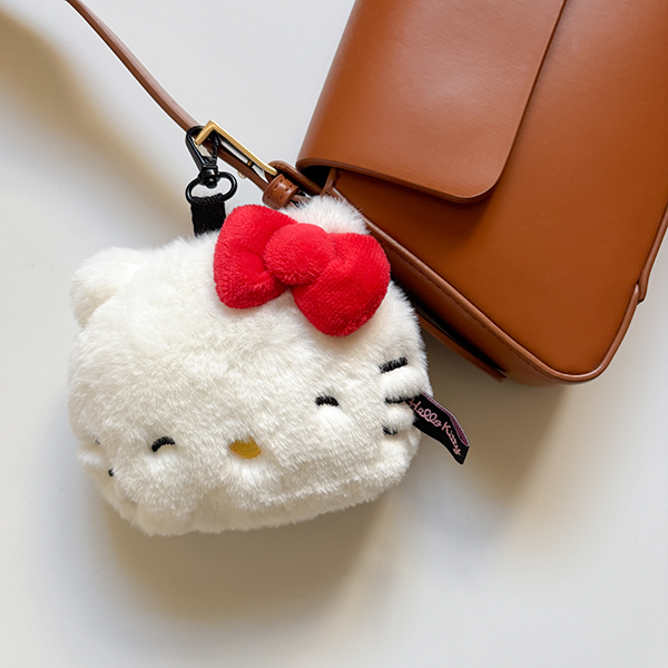 ZARAの「HELLO KITTY ©チャーム」