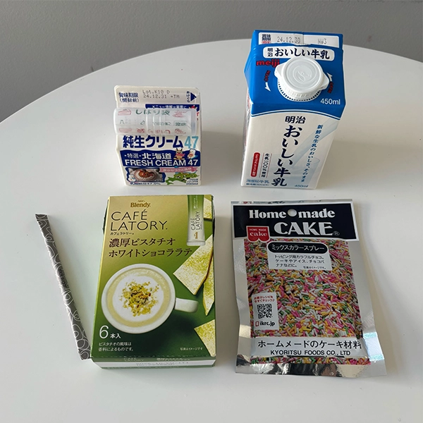 「ブレンディカフェラトリー スティック 濃厚ピスタチオホワイトショコララテ」で作るピスタチオのダルゴナコーヒーの材料