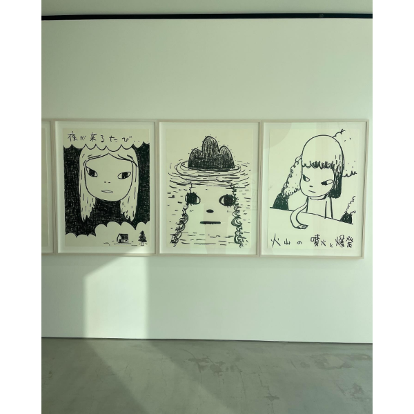 東京・原宿で開催中の奈良美智の個展「I Draw the Line」のドローイング作品