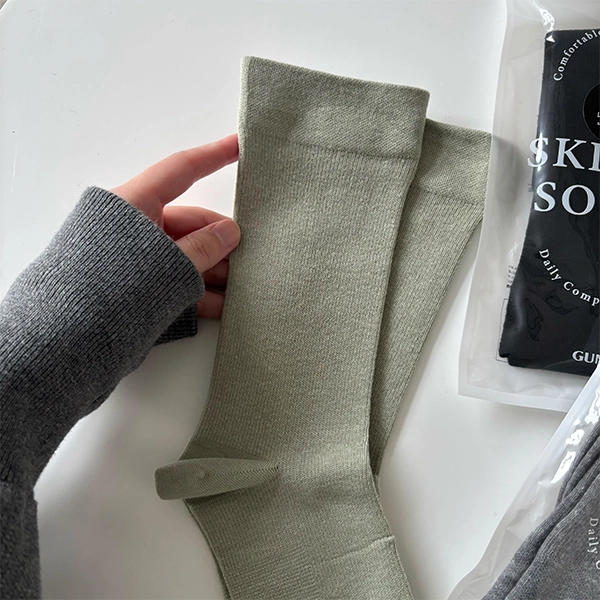 着圧ソックス「SKINNY SOCKS（スキニーソックス）」の【ゆる着圧】無地ソックス