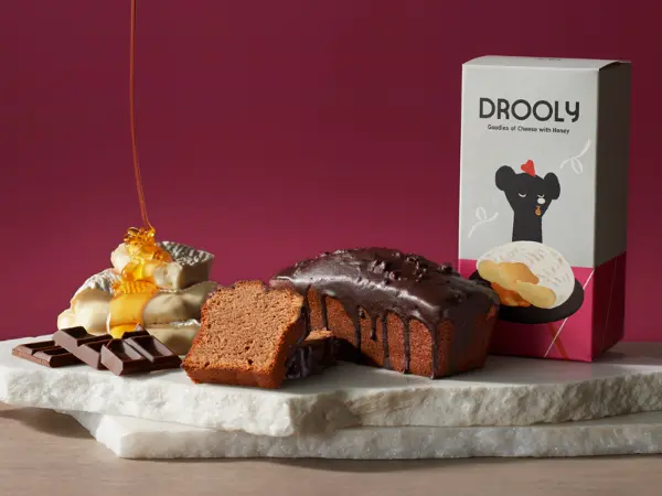 阪神梅田本店のスイーツブランド「DROOLY（ドローリー）」の季節限定アイテム「パウンドケーキ〔ショコラ＆カマンベールwithハニー〕」