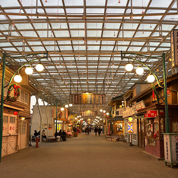 埼玉「西武園ゆうえんち」の「夕日の丘商店街」