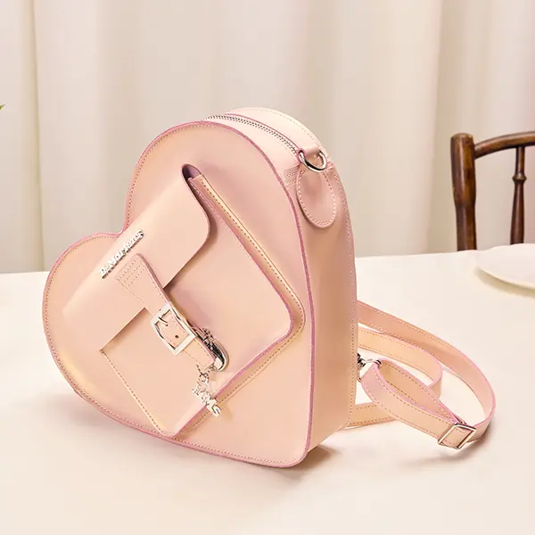 【画像】ドクターマーチンの「HEART BACKPACK」『パウダーピンク』