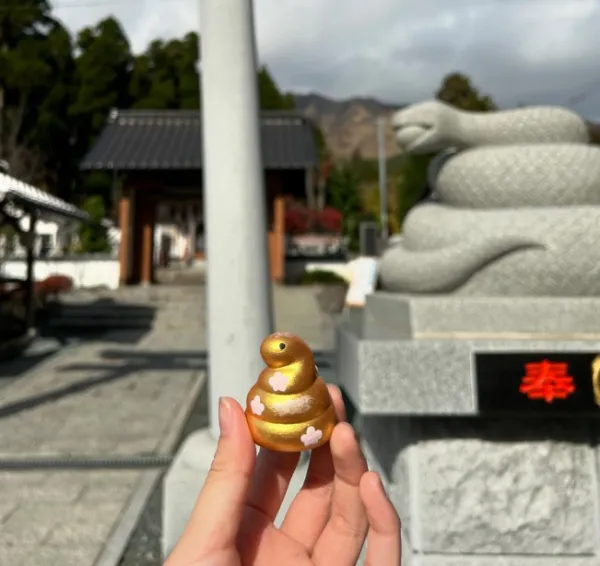 熊本県の阿蘇郡にある「阿蘇白水龍神權現（あそはくすいりゅうじんごんげん）」の境内の様子