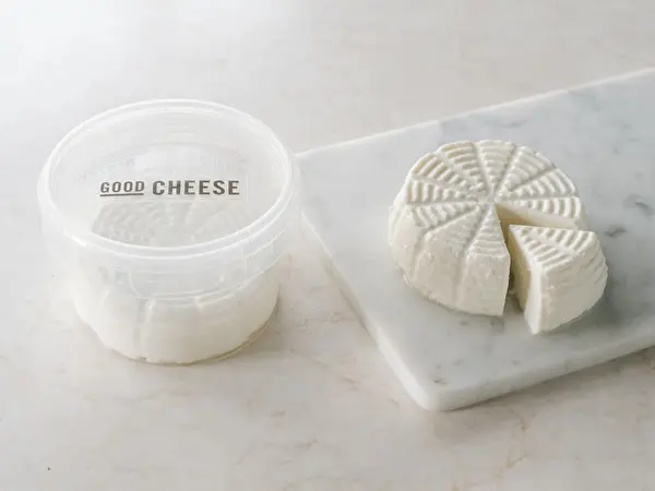 ディーン&デルーカの2025年冬限定ホットチョコレート、新フレーバー「レモン＆リコッタ」に使われるGOOD CHEESE LABORATORYのリコッタチーズ