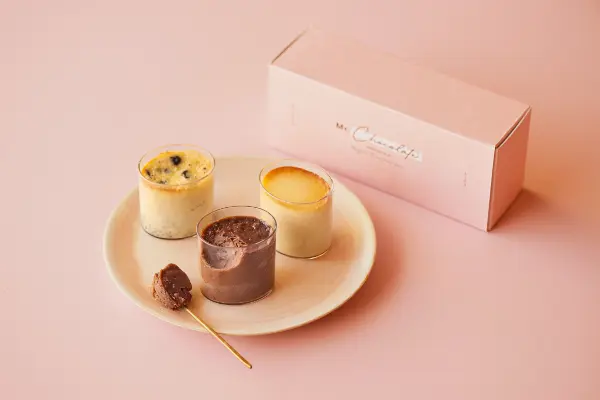 Mr. CHEESECAKEのチョコレートを楽しむ特別企画「Mr. Chocolate」で販売されるグランスタ東京店限定カップタイプのアソートボックス