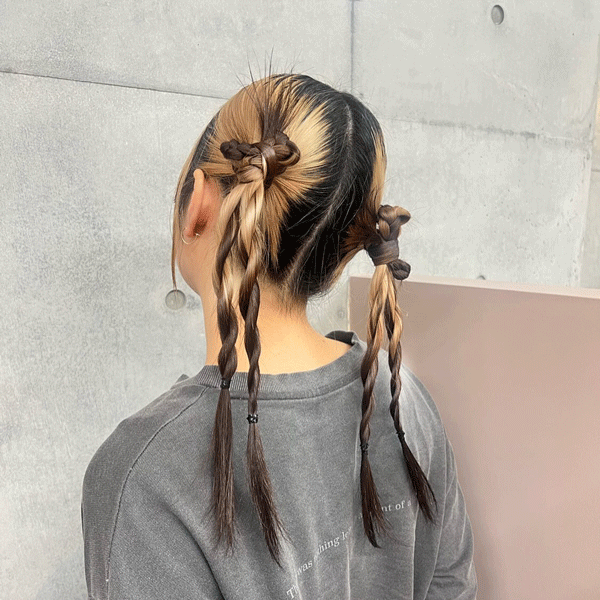 ルーツカラーで三つ編みのヘアアレンジ