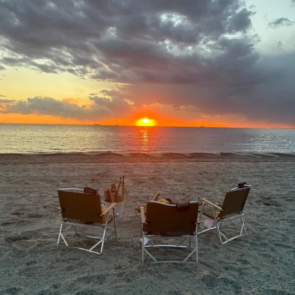 千葉・稲毛海浜公園でできる焚き火「SUNSET BEACH CLUB TAKIBI」でレンタルできる椅子