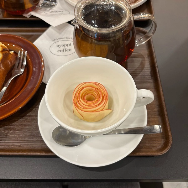 東京・新大久保にあるカフェ「oyoppi coffee（オヨッピ コーヒー）」の「生アップルティー」