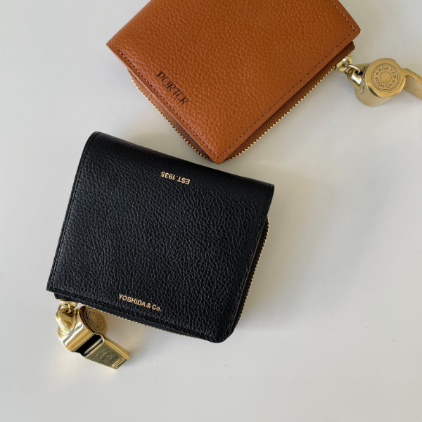 「PORTER（ポーター）」のウォレットシリーズ『TONE（トーン）』の「TINY PURSE」（税込4万1800円）