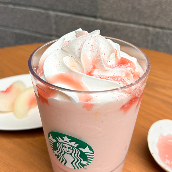 スターバックスの「白桃と桜わらびもちフラペチーノ」