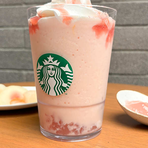 スターバックスの「白桃と桜わらびもちフラペチーノ」