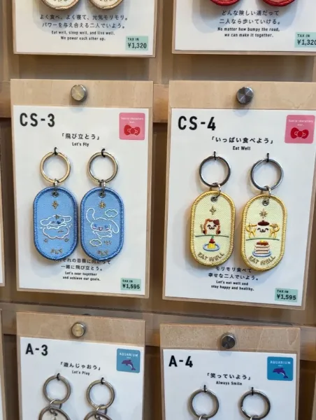 京都に2店舗の直営店を構える、ペアキーホルダーがゲットできる「2/8b（ツーインエイトビリオン）」のサンリオデザイン