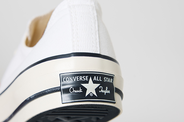 「Brooks Brothers（ブルックス ブラザーズ） x CONVERSE（コンバース）」のコラボスニーカー「ブルックス ブラザーズ×コンバース ALL STAR LGCY OX」